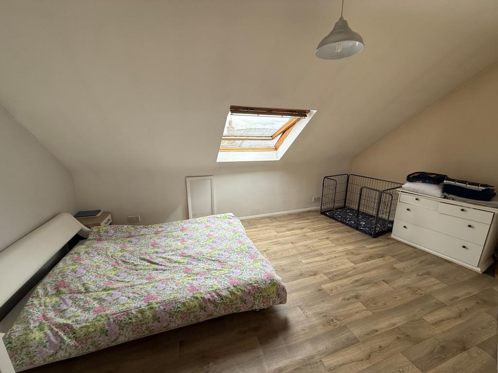 Lot: 145 - BLOCK OF THREE FLATS FOR INVESTMENT - Bedroom Flat C